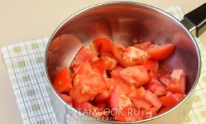 Салат: помидоры с луком и болгарским перцем
