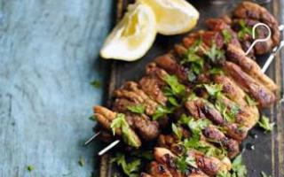 Вкусный шашлык из куриных окорочков – пошаговый рецепт с фото, как замариновать в майонезе и приготовить